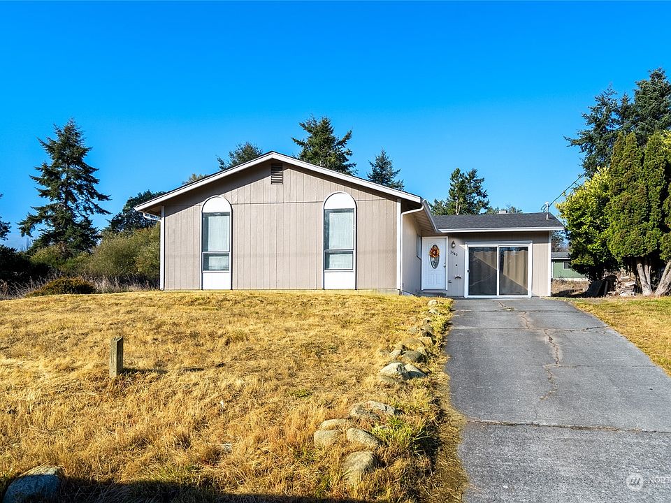 Charming home in desirable Sierra Country Club community>