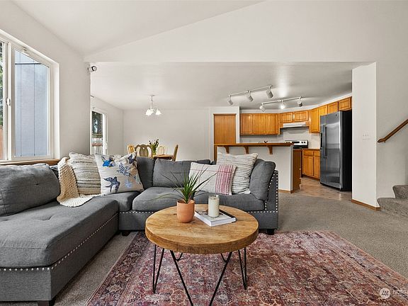 4th image of 9435 Fagan Court NE