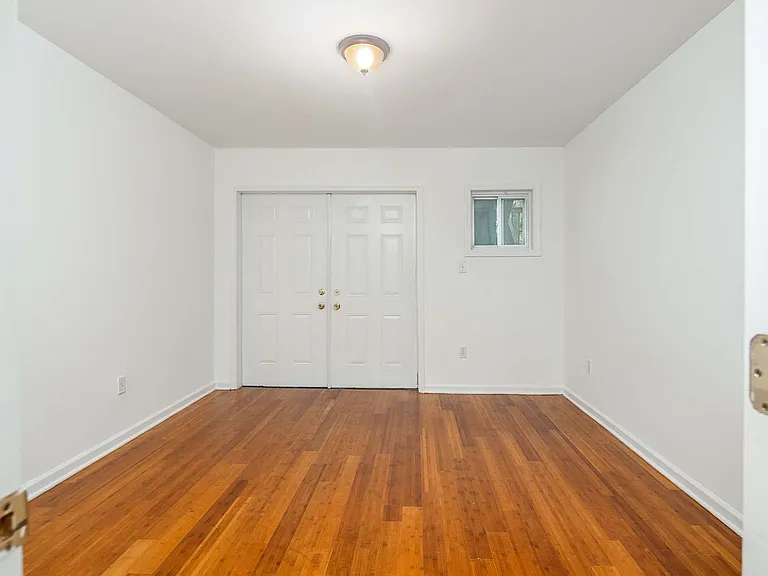 36 Bowers St #3L — Photo 5