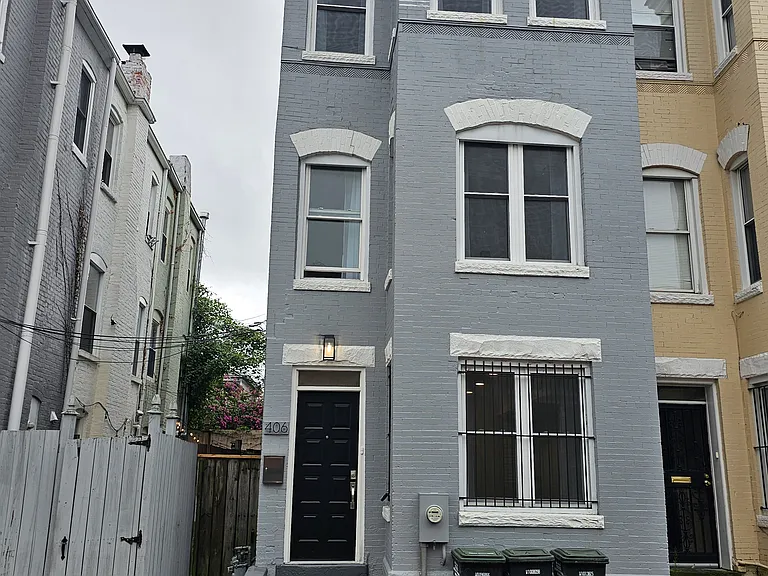 406 Elm St NW — Photo 1