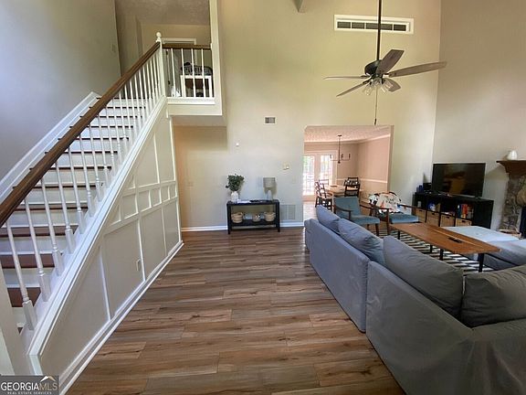 2nd image of 420 Ridge Ct