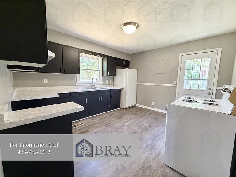 2412 Stewart St — Photo 4
