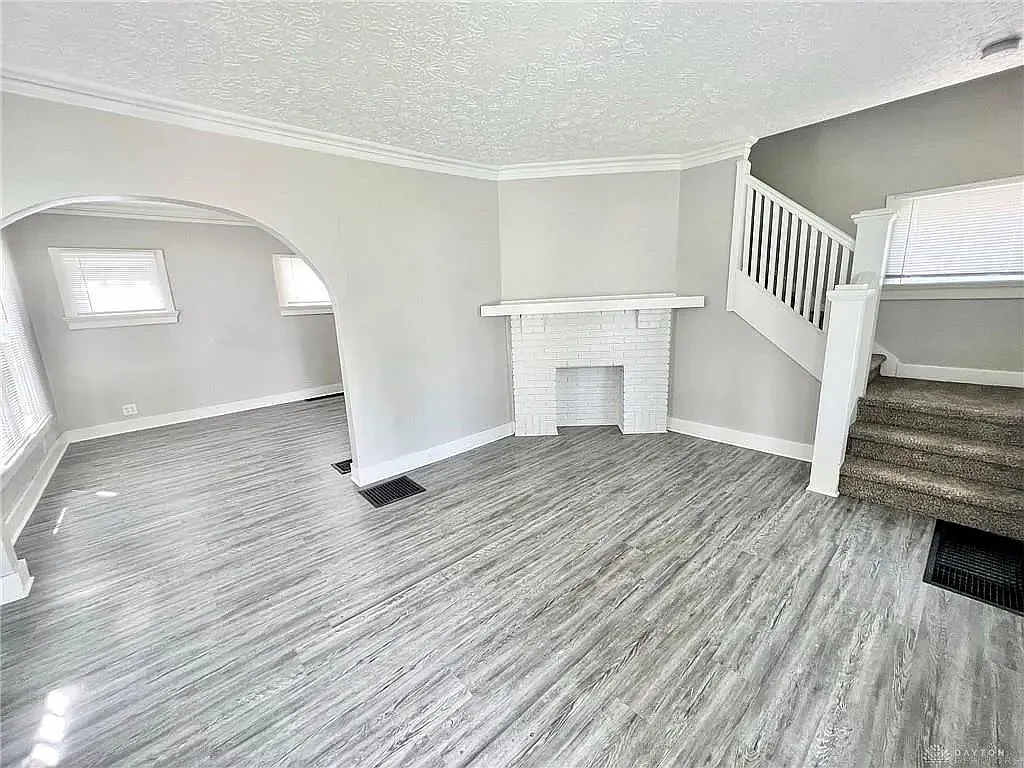 2 bed, 1.0 bath, 1090 sqft, $1,197 — Photo 2