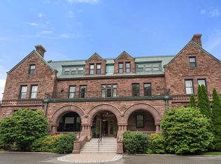 120 Seaver St #E201, Brookline, MA 02445