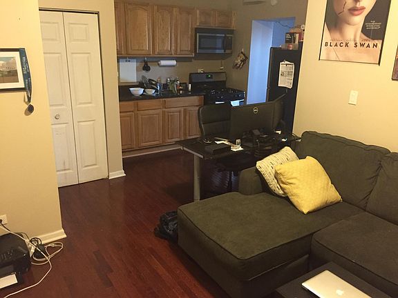2nd image of 3039 N Lincoln Ave APT 2E