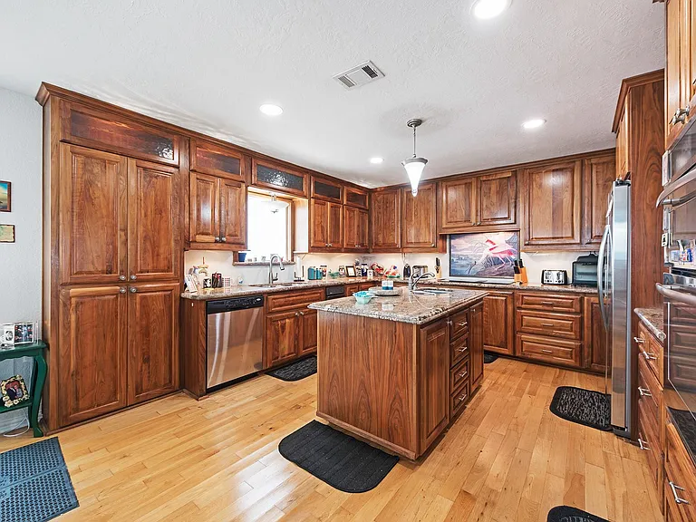 336 Admiral Cir — Photo 19