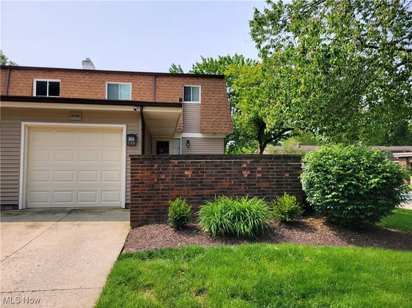 26585 Sussex Dr, Olmsted Falls, OH 44138