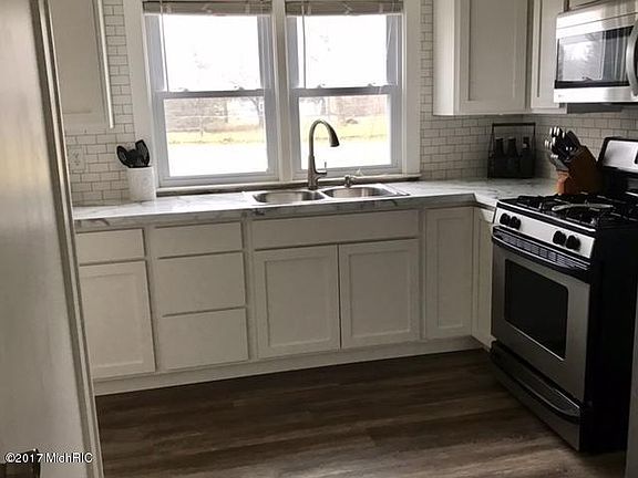 3rd image of 279 W Barton St