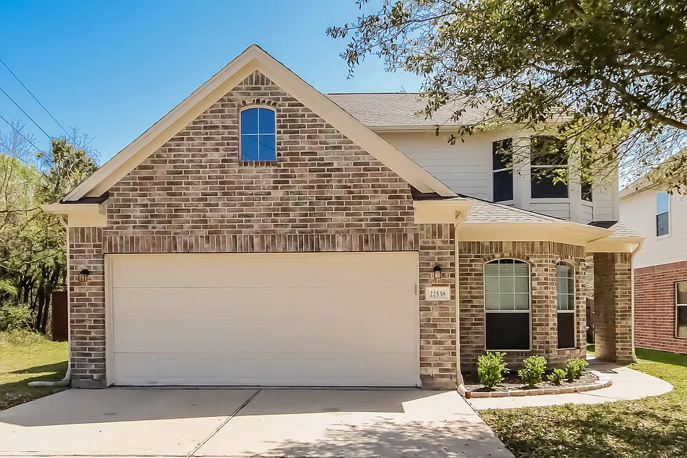 4 bed, 2.5 bath, 2426 sqft, $2,430 — Photo 1