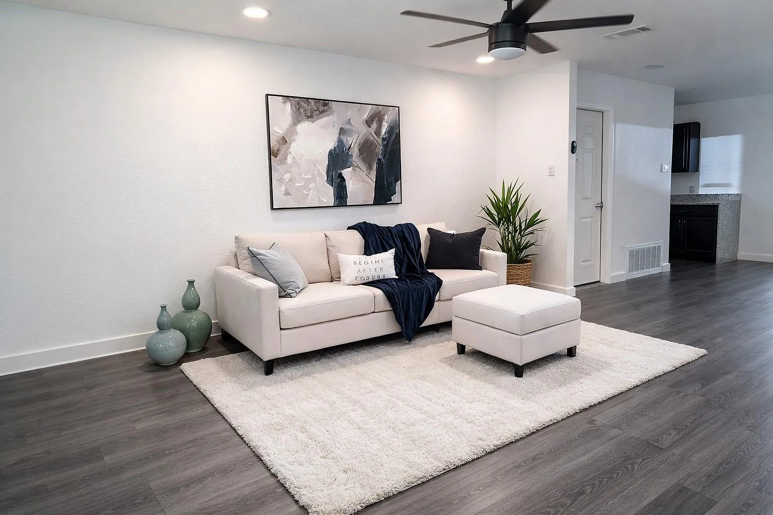 3 bed, 1.0 bath, 1524 sqft, $2,500 — Photo 2