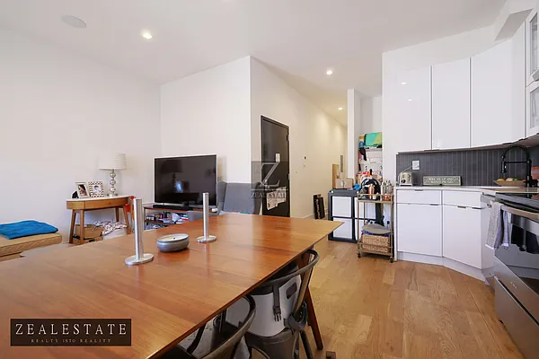 Rented by ZealEstate Group Inc | media 3
