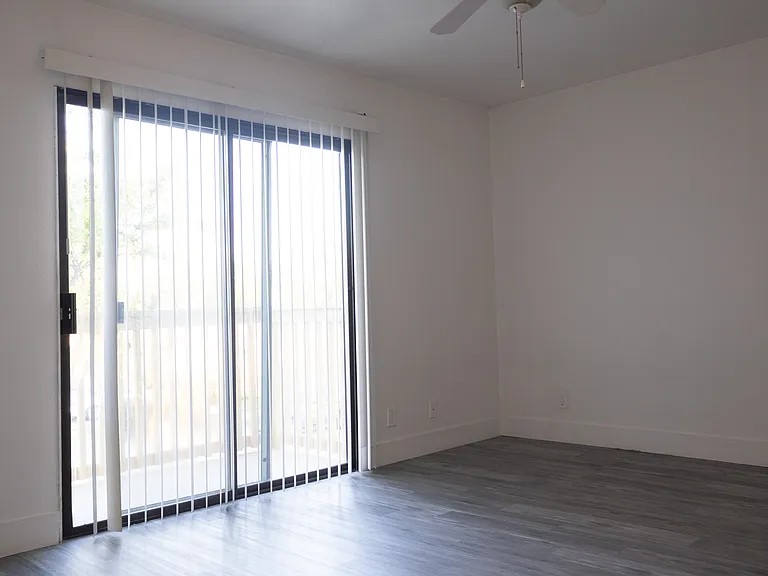 Walnutwood Apartments — Photo 9