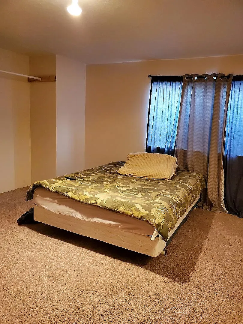 1 bed, 2200 sqft, $900 — Photo 1