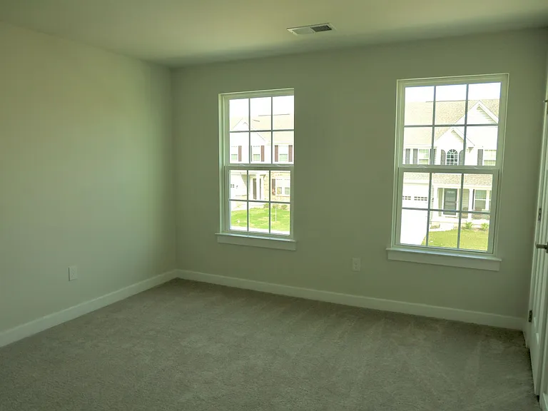 1331 Darling Dr — Photo 15