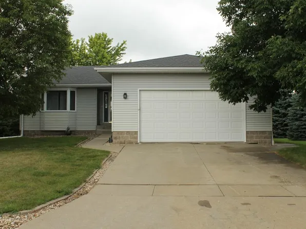 1616 Rolling Hills Dr, Fort Dodge, IA 50501