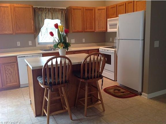 3rd image of 15 Hedgerow Pl #15