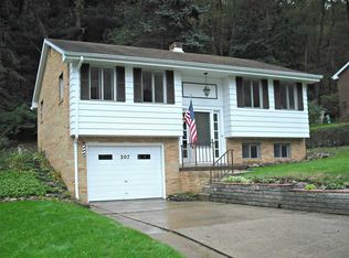 207 Karen Dr, Pittsburgh, PA