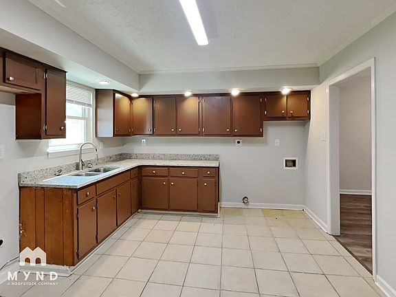 5th image of 4734 Bradford Dr