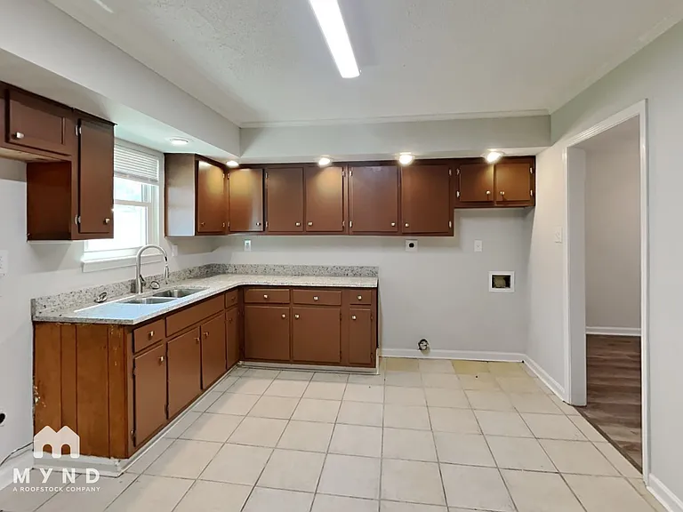 4734 Bradford Dr — Photo 3