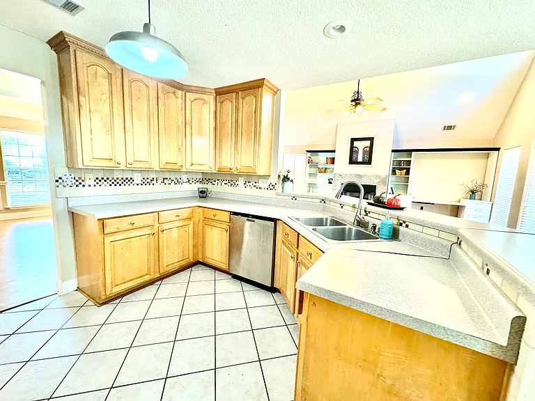 211 Silk Tree Trce — Photo 13
