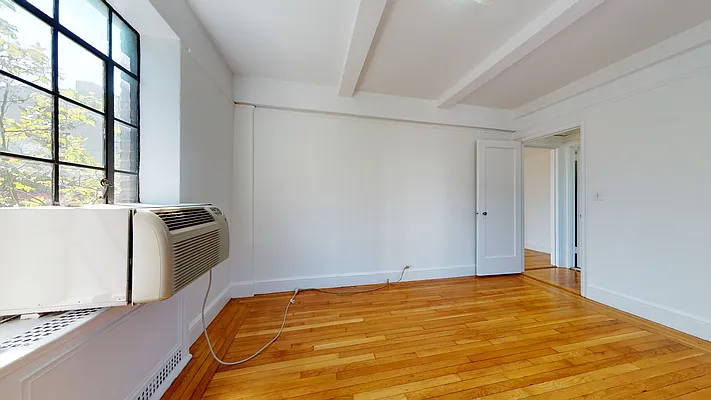 Rented by Bond New York | media 22