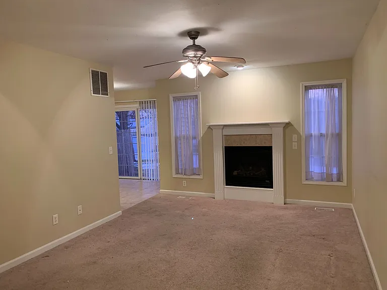 207 N Vine St — Photo 7