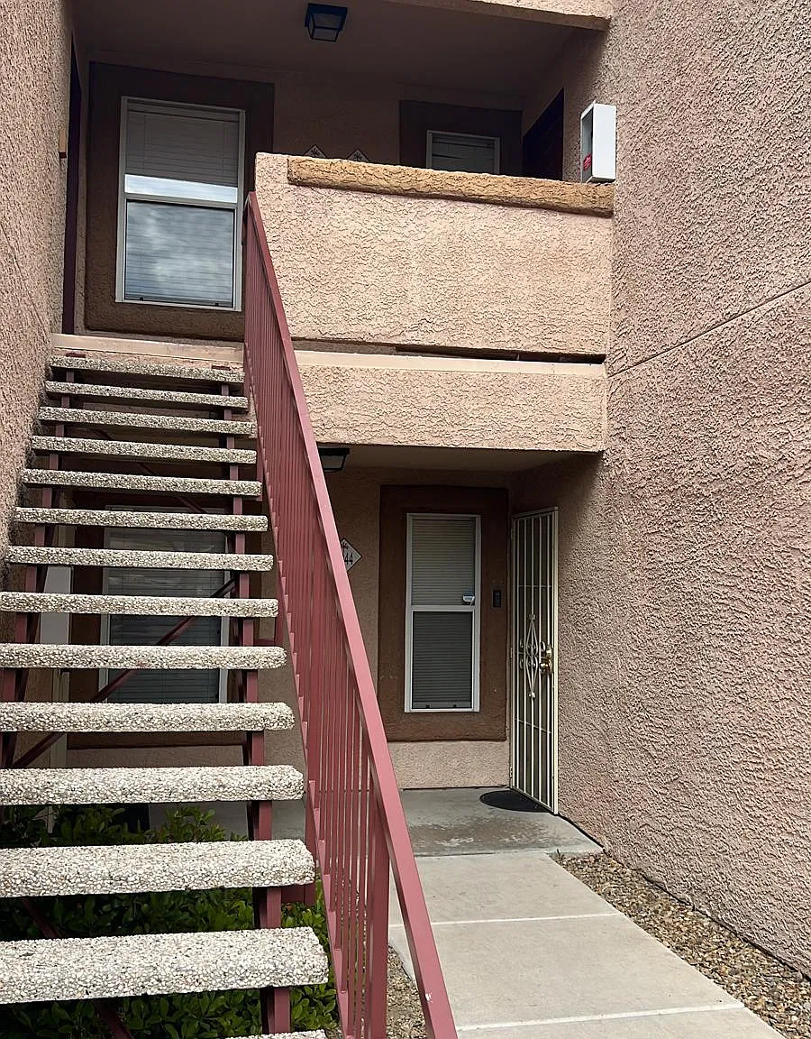 1 bed, 722 sqft, $1,300 — Photo 1