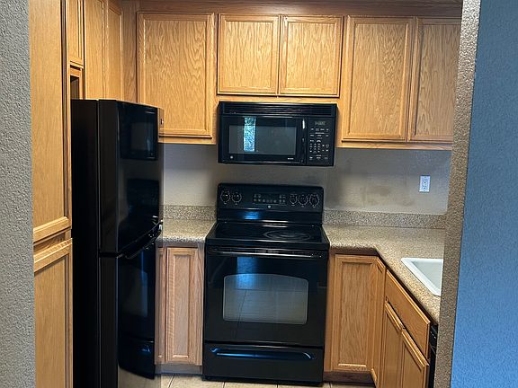 2nd image of 427 W Laurel Dr APT D