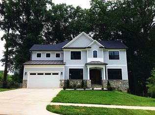 1925 Hileman Rd, Falls Church, VA 22043