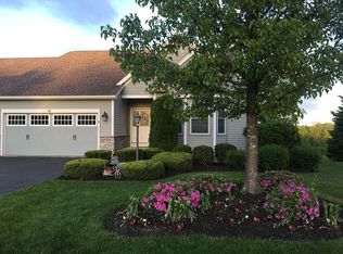 49 Hampton Cir, Mechanicville, NY 12118