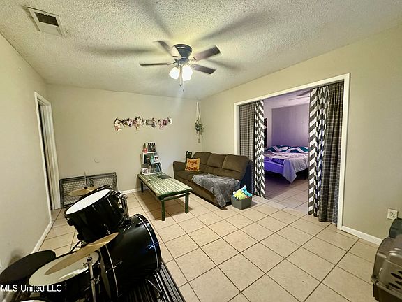 2nd image of 2408 Academy Dr