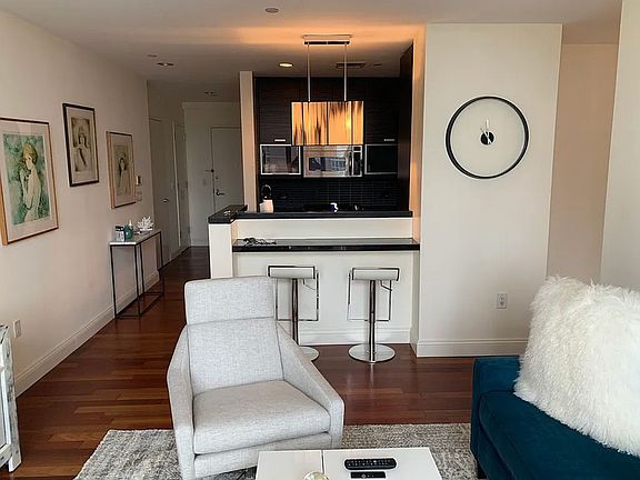 4th image of 101 W 24th St APT 31H