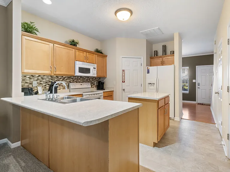 129 Alexander Blvd — Photo 12