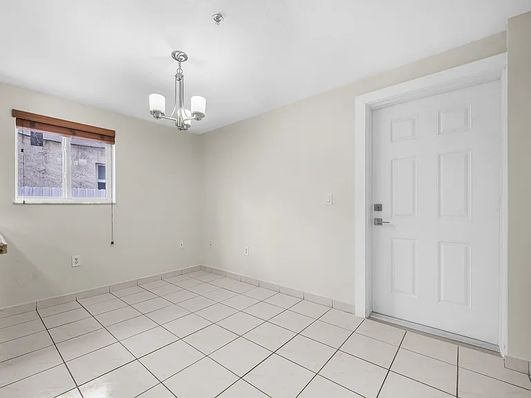9 E 4th St #101 — Photo 6