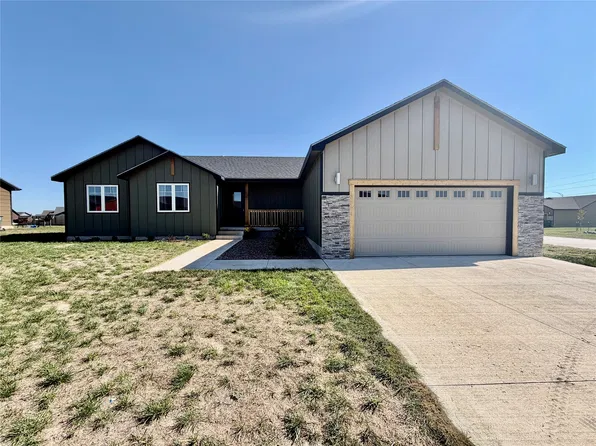3504 Lonesome Trl, Dodge City, KS 67801