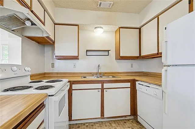 7911 Saint Charles Ave #L — Photo 8