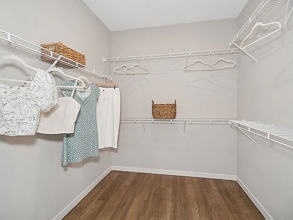 5th image of 2528 Wilmington Ave #12
