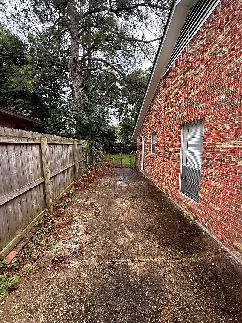 "Special Pricing Now Available" ** off the first full months rent with a 13-month lease. — Photo 2