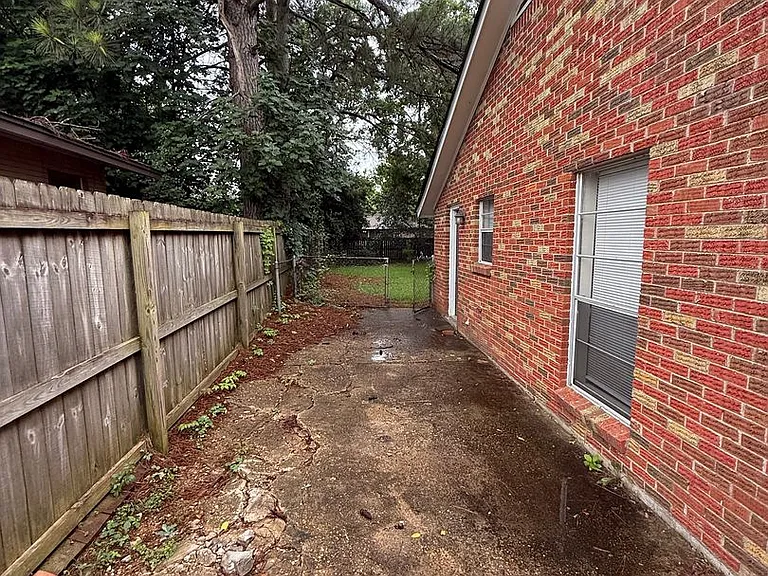 5712 Roxboro Dr — Photo 2