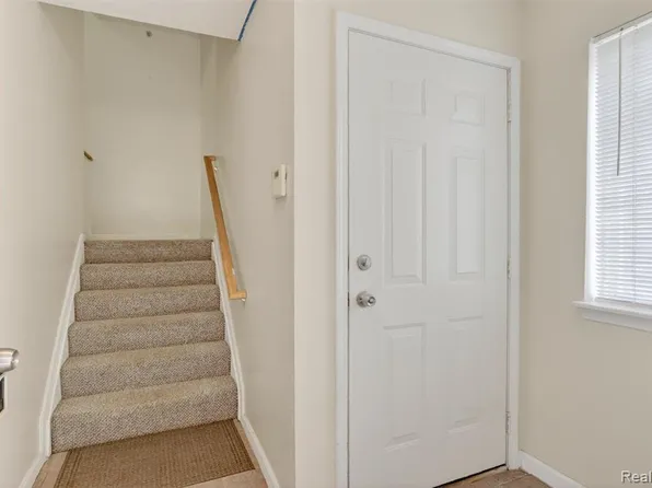 863 Amanda Ln, Pontiac, MI