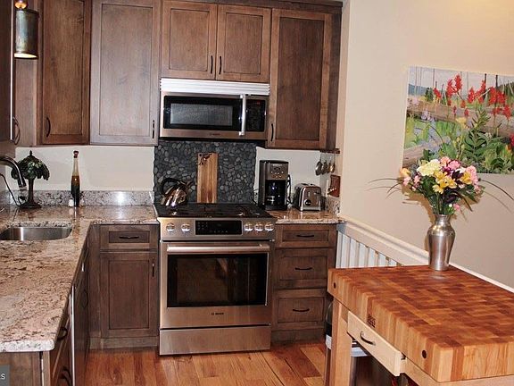 4th image of 417 Periwinkle Rd