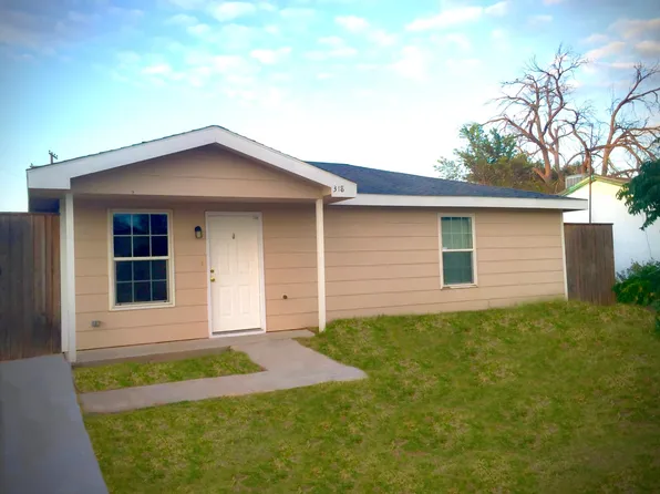 318 W Birch St, Denver City, TX 79323
