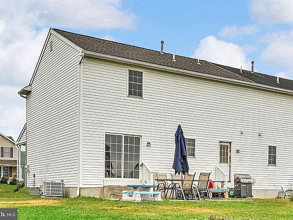 5th image of 387 Oneida Dr