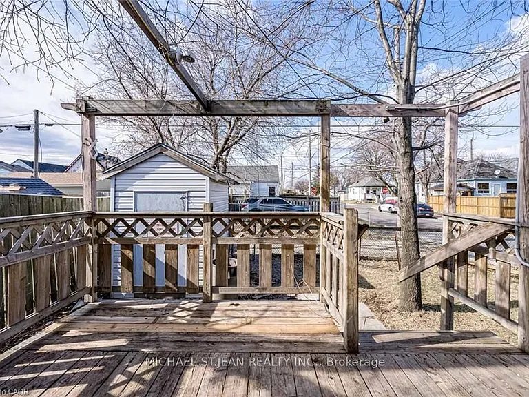 395 Paling Ave — Photo 32