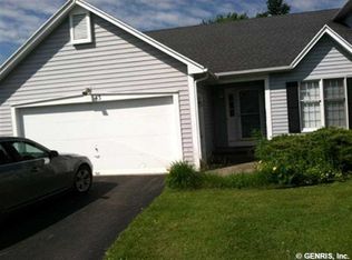 43 Hampton Ln, Fairport, NY