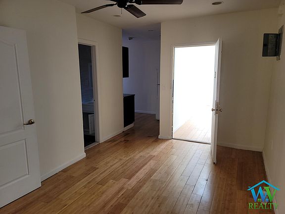 3rd image of 1116 Metcalf Ave