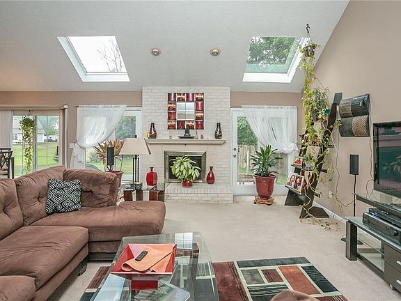 4th image of 16899 Buckingham Ct