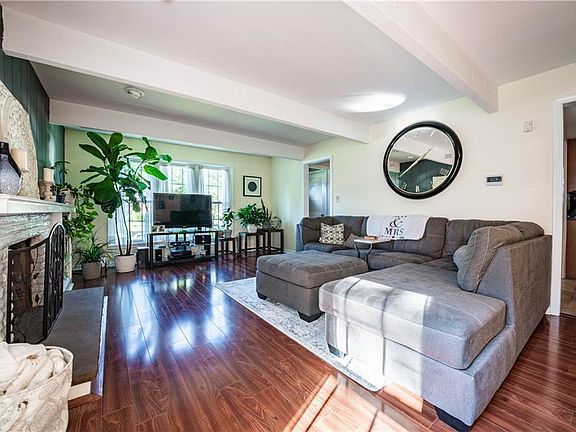 4th image of 3741 Meadowbrook Blvd