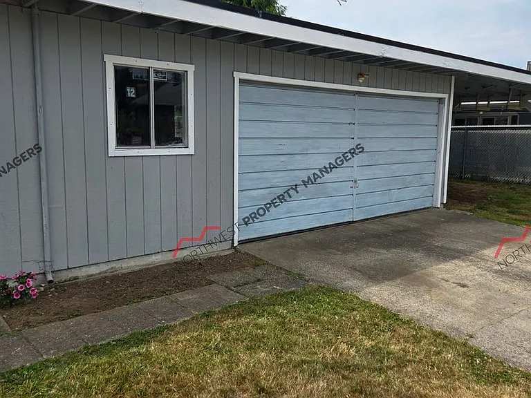927 Marion St — Photo 3