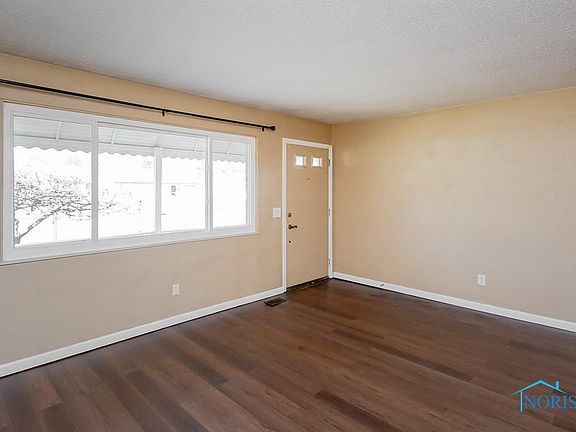 3rd image of 3919 Donegal Dr